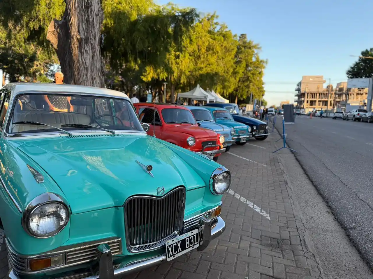 La actividad contó con una buena participación de autos antiguos.