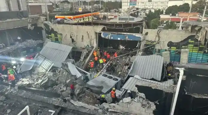 Tragedia en un boliche: colapsó el techo y hay al menos 16 muertos