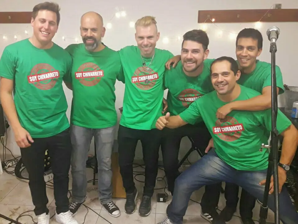 Show de cumbia rock con la banda local “La Chivarreta”