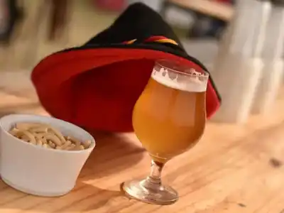 La NovemberFest llega este sábado con música, gastronomía, cerveza artesanal y una competencia de avioncitos de papel