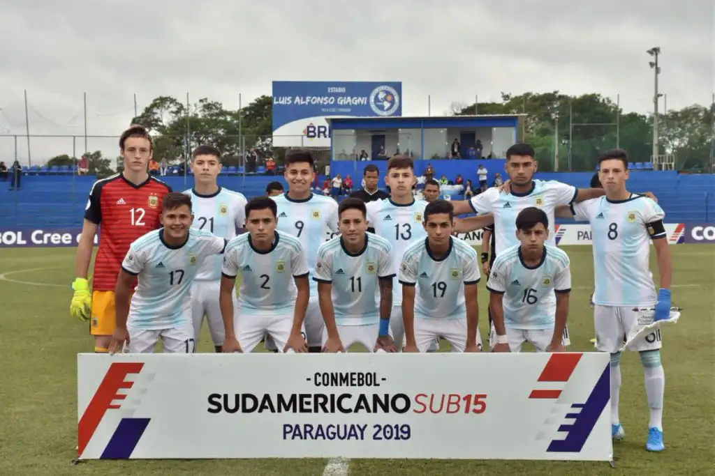 Empate de Argentina, que  se acerca a las semifinales