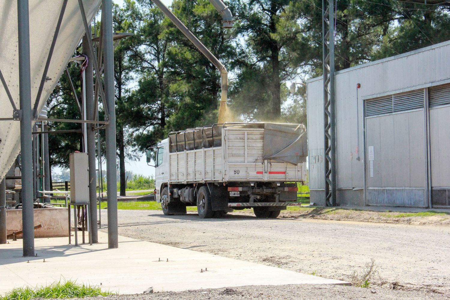 Se firmó el acta para iniciar una obra eléctrica clave en la zona rural 