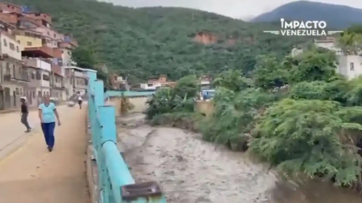 REPORTAN DESLIZAMIENTOS DE TIERRA: Por lluvias en La Guaira crece el caudal de la quebrada Tacagua