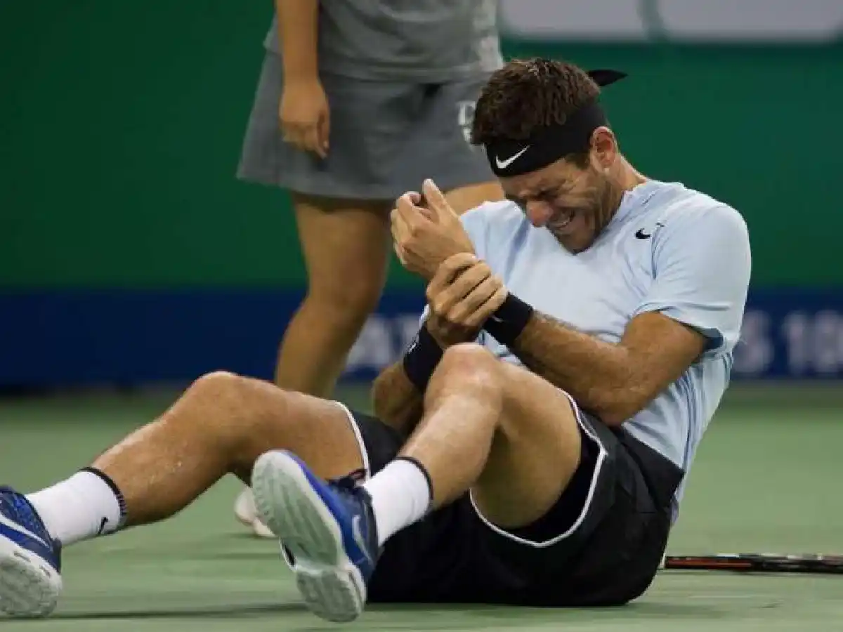 Del Potro se realizará estudios en Shanghai y duda sobre si jugará la semifinal de mañana ante Federer