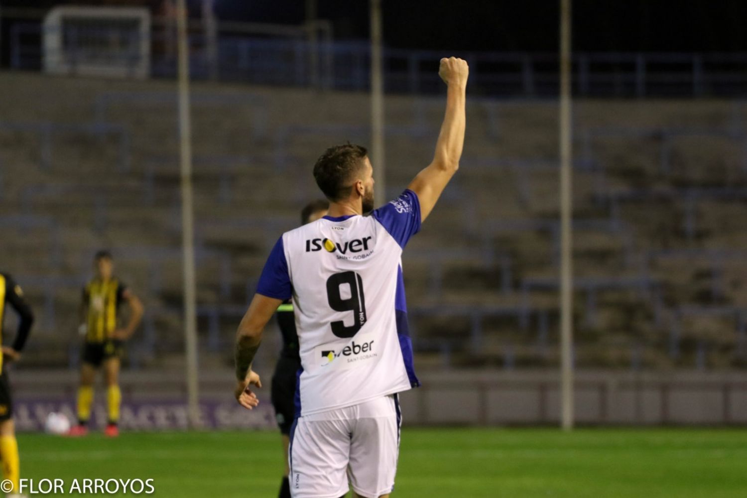 Alvarado desdibujó a Mitre y le ganó en el Minella