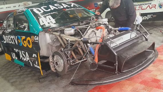 Leonel Pernía se tocó con su compañero de equipo