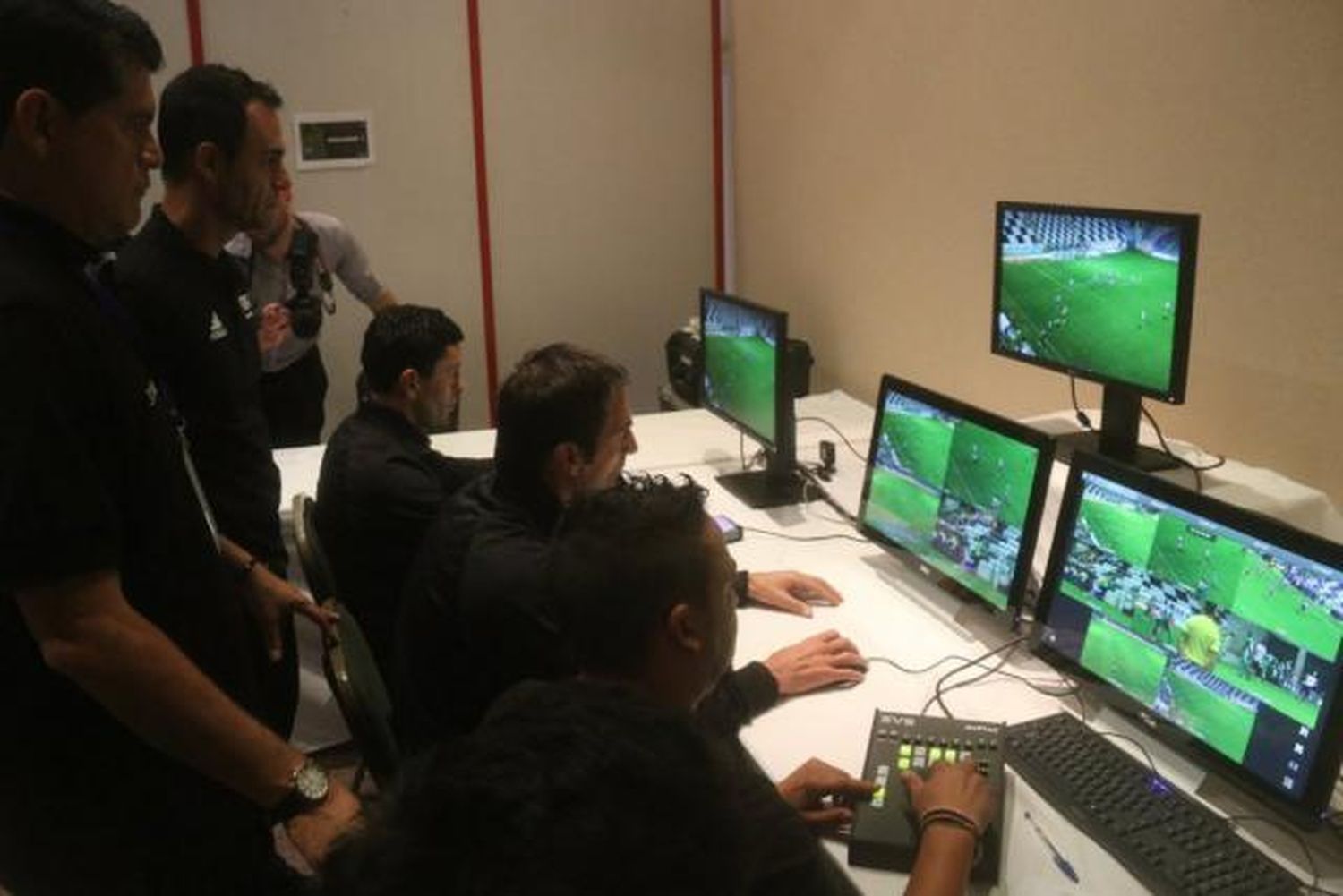 El debut del V.A.R. pasó desapercibido por el Monumental