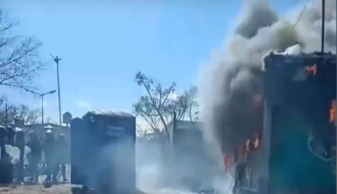 Incendio de garita policial en La Matanza: las fuentes judiciales señalaron que fue una venganza