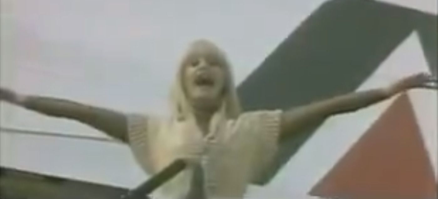 Tributo a Raffaella Carrà (1943-2021): aquél video con la flota de Alitalia