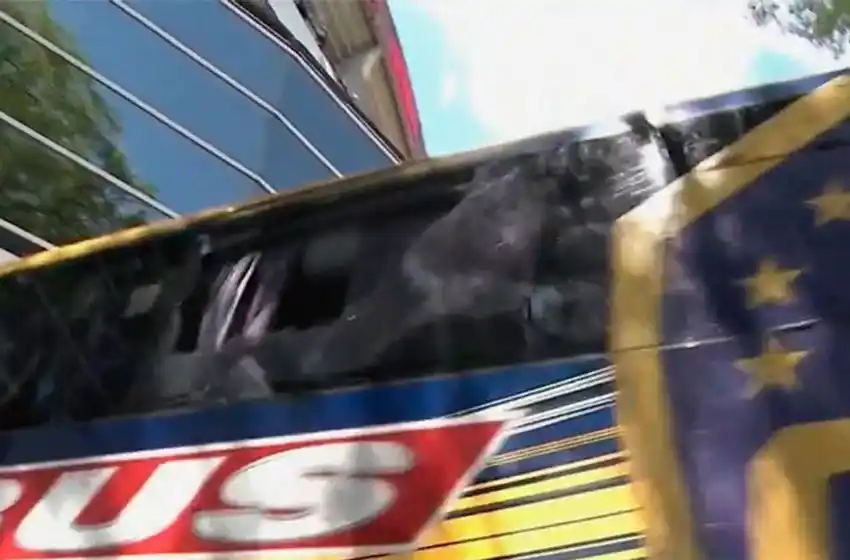 No hay ningún detenido por la agresión al micro de Boca