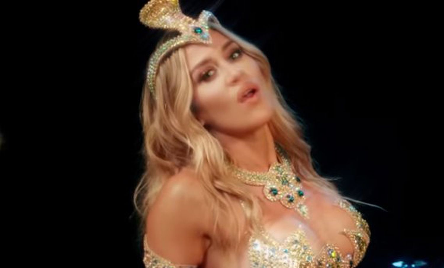 Jimena Barón estrenó el videoclip de «La cobra»