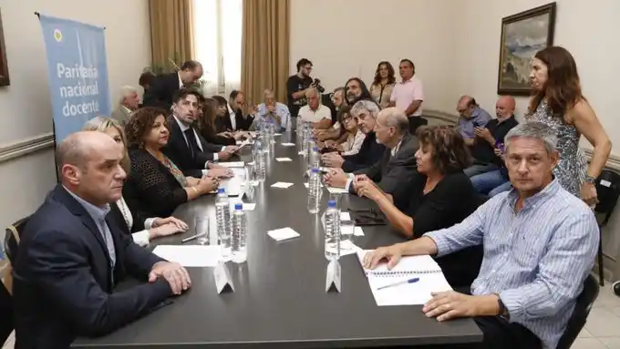 Paritaria Nacional Docente: En la primera reunión hubo acuerdo y el piso salarial sube 13,5% más 4 sumas no remunerativas