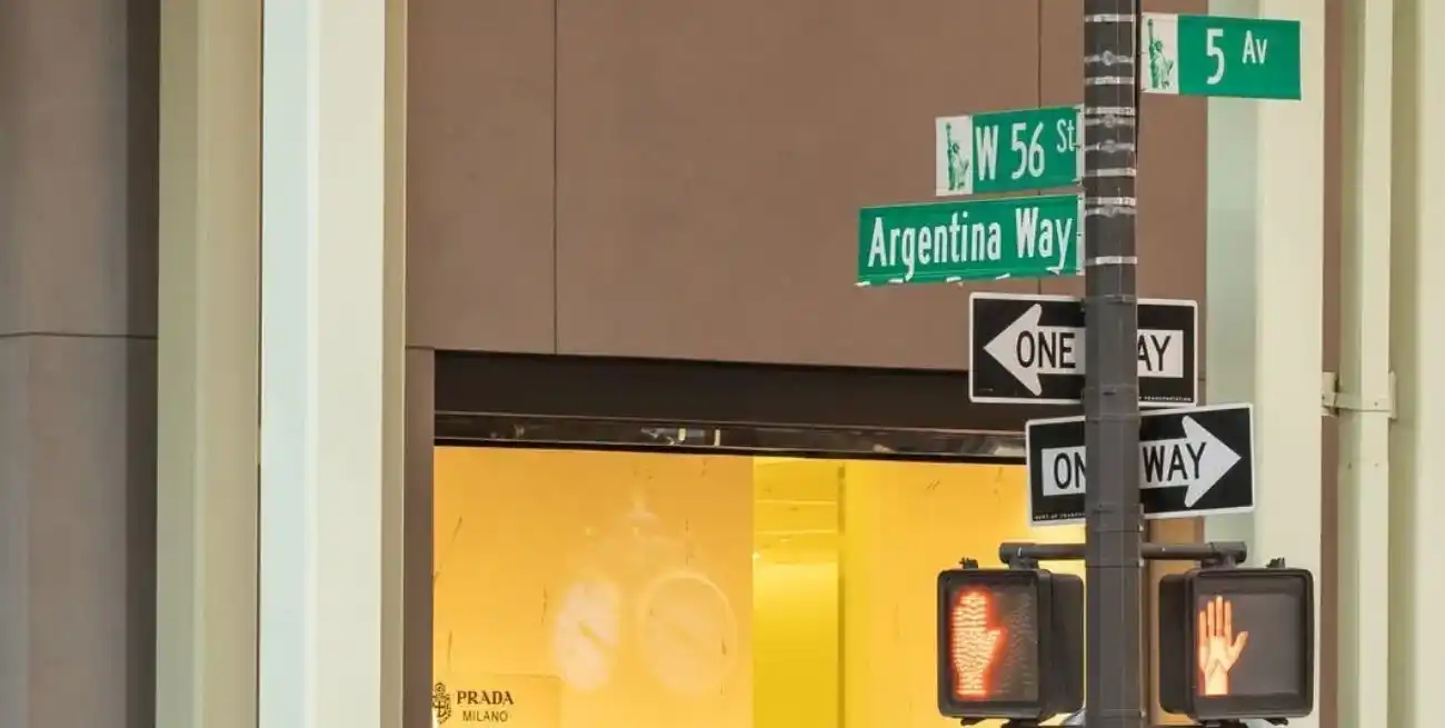 Se trata de un sector sumamente cotizado y transitado de la Gran Manzana, ubicado a pocos metros de marcas de lujo globales como Gucci y Prada, y en las inmediaciones de la famosa Trump Tower.