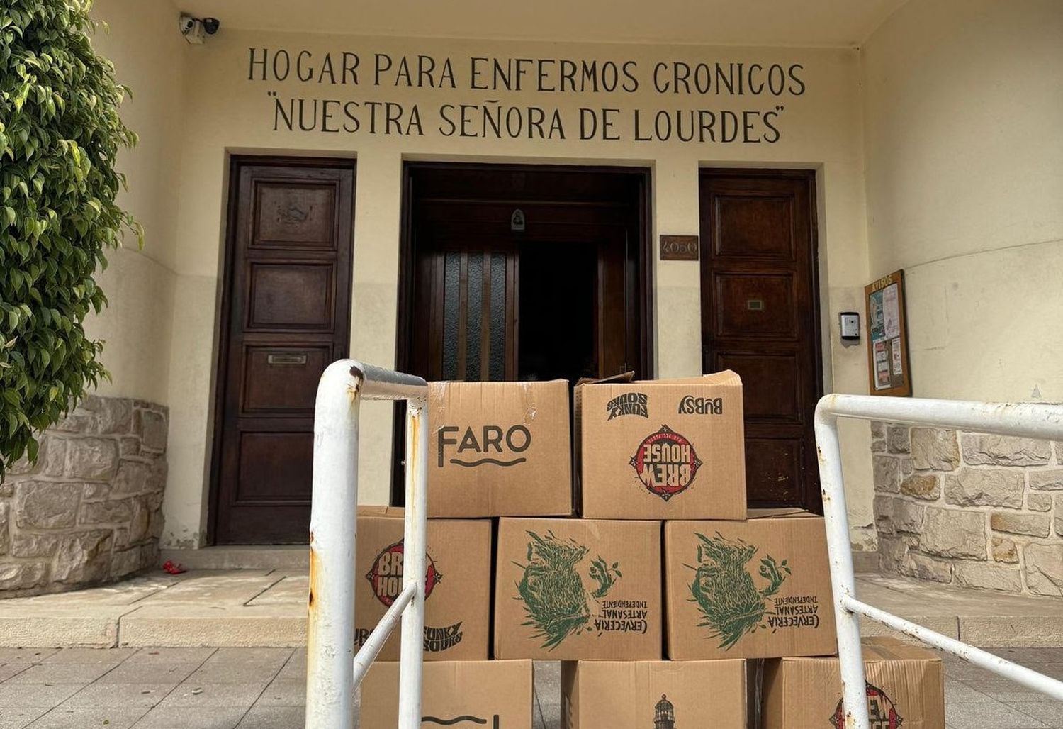 Una cervecería donó dos toneladas de alimentos a comedores y hogares de la ciudad