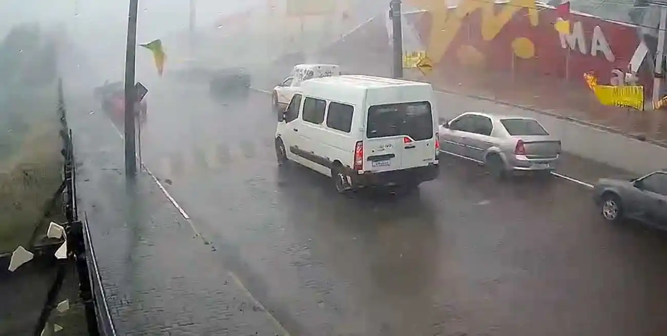 Se cayó el techo de un supermercado. El incidente no dejó heridos.