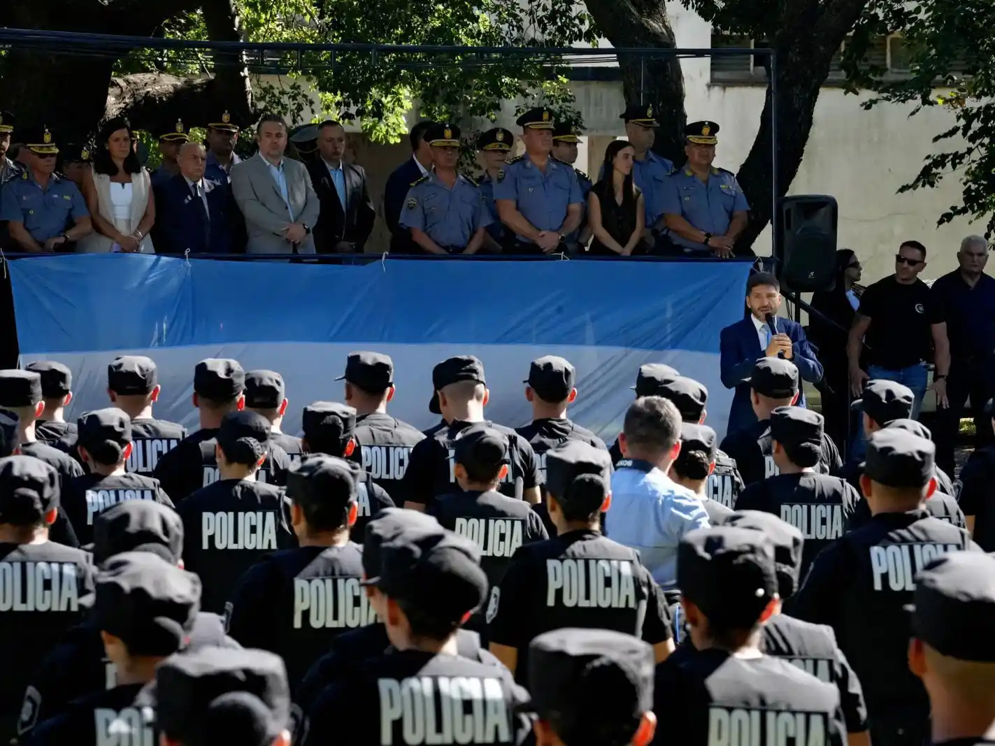 Pullaro puso en funciones a 500 agentes en Rosario: "La Policía salió con tenacidad a recuperar el orden público"