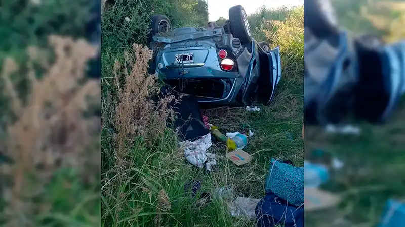 Cuatro personas terminaron en el hospital tras el vuelco de un auto