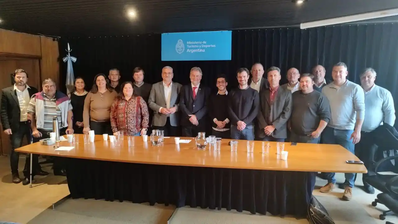 Mirabella se reunió con representantes del ministerio de Turismo y Deportes