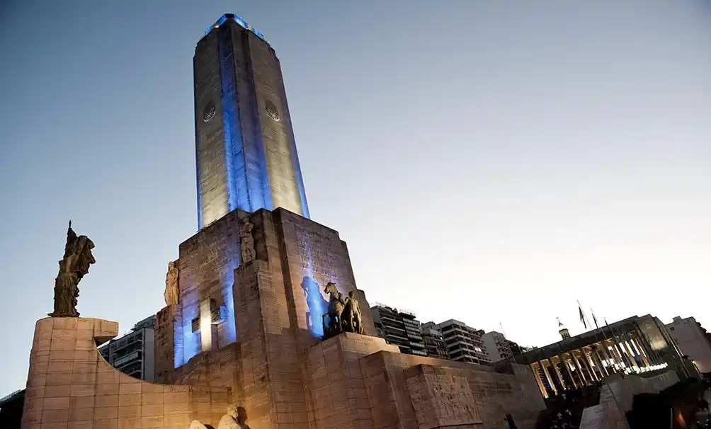 El Monumento a la Bandera se iluminará con imágenes y mensajes de aliento a la Selección