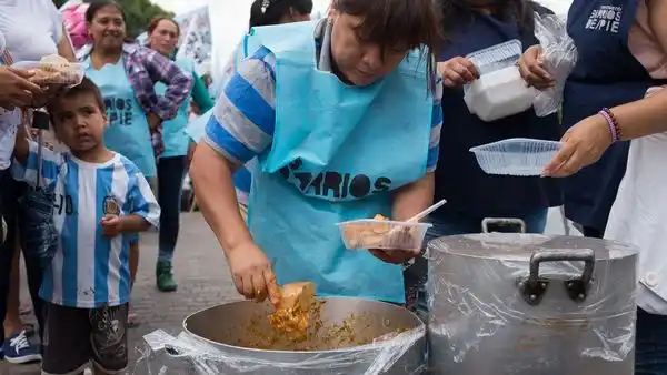 Instalan ollas populares y acampes en distintos puntos de la Provincia