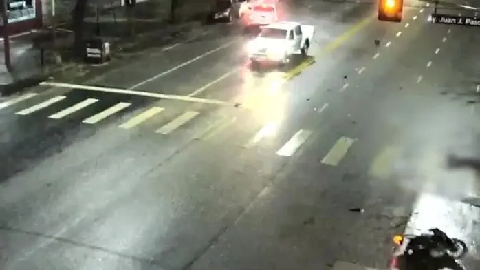 Mar del Plata: intentó huir de un control policial, un patrullero se interpuso y el motociclista perdió la vida en el impacto