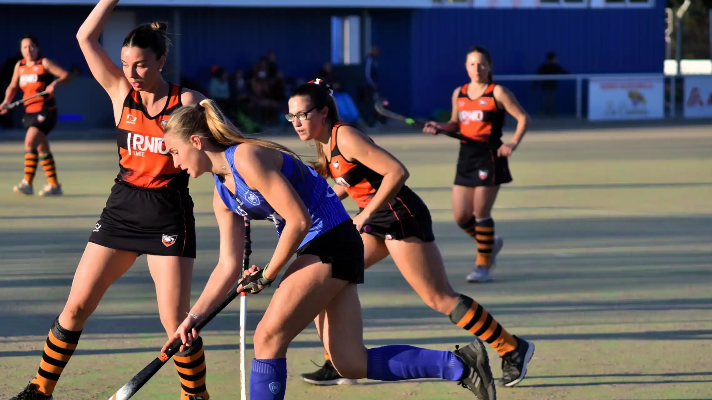 Las "Pingüinas" pusieron primera.