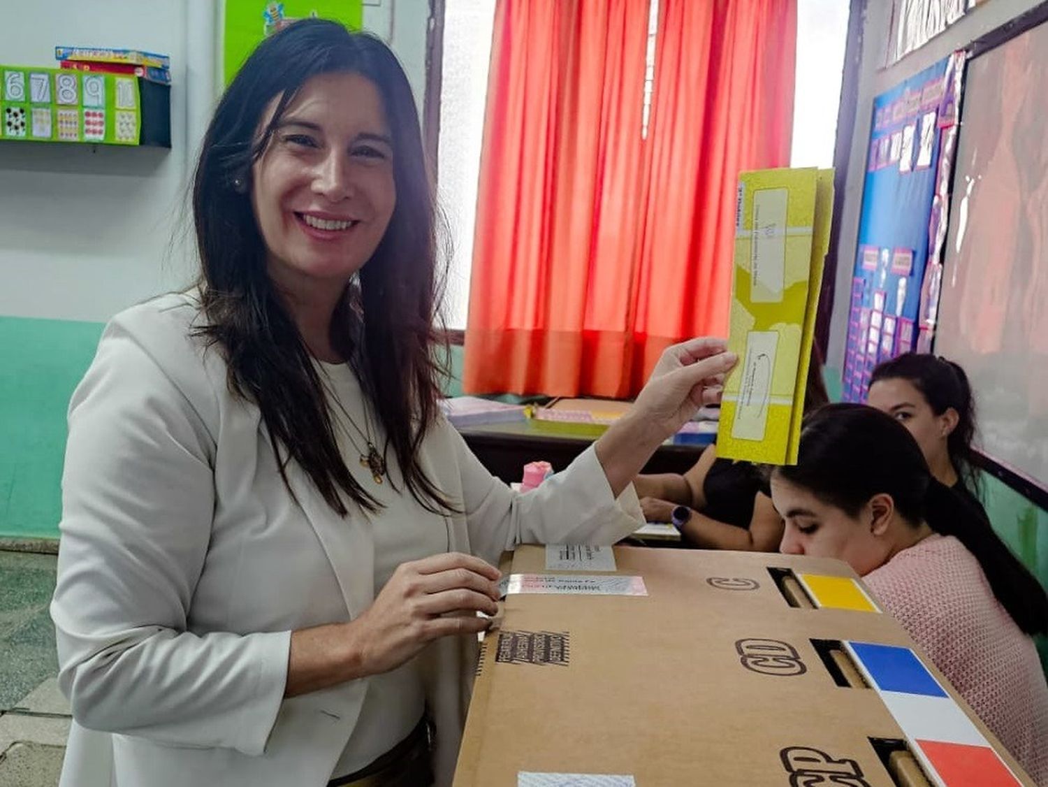 "Ir a votar me llena de alegría", afirmó Constanza Arzamendia