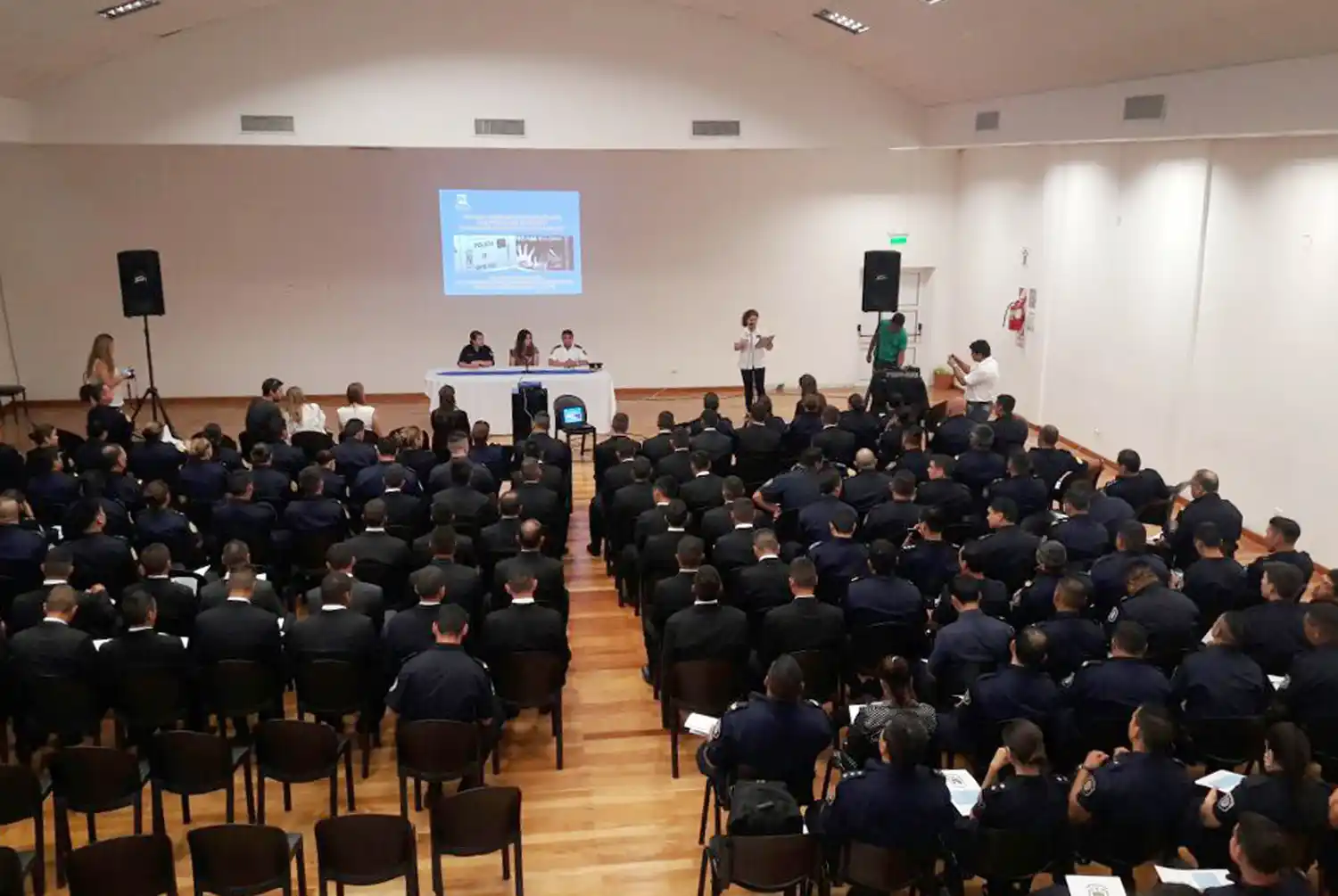 500 funcionarios policiales se capacitaron en intervención policial con Perspectiva de Género