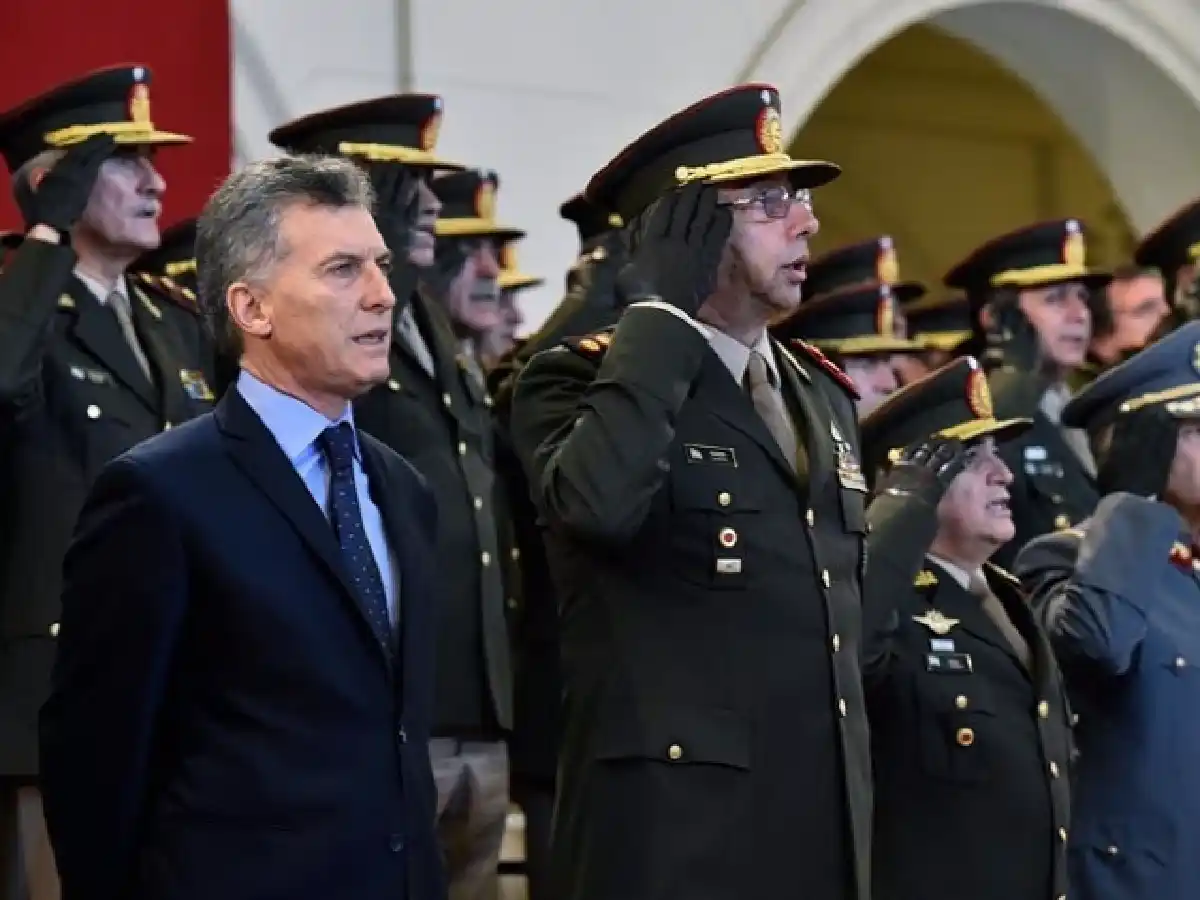 El Presidente de la Nación tiene decidido remover a la cúpula de las Fuerzas Armadas 