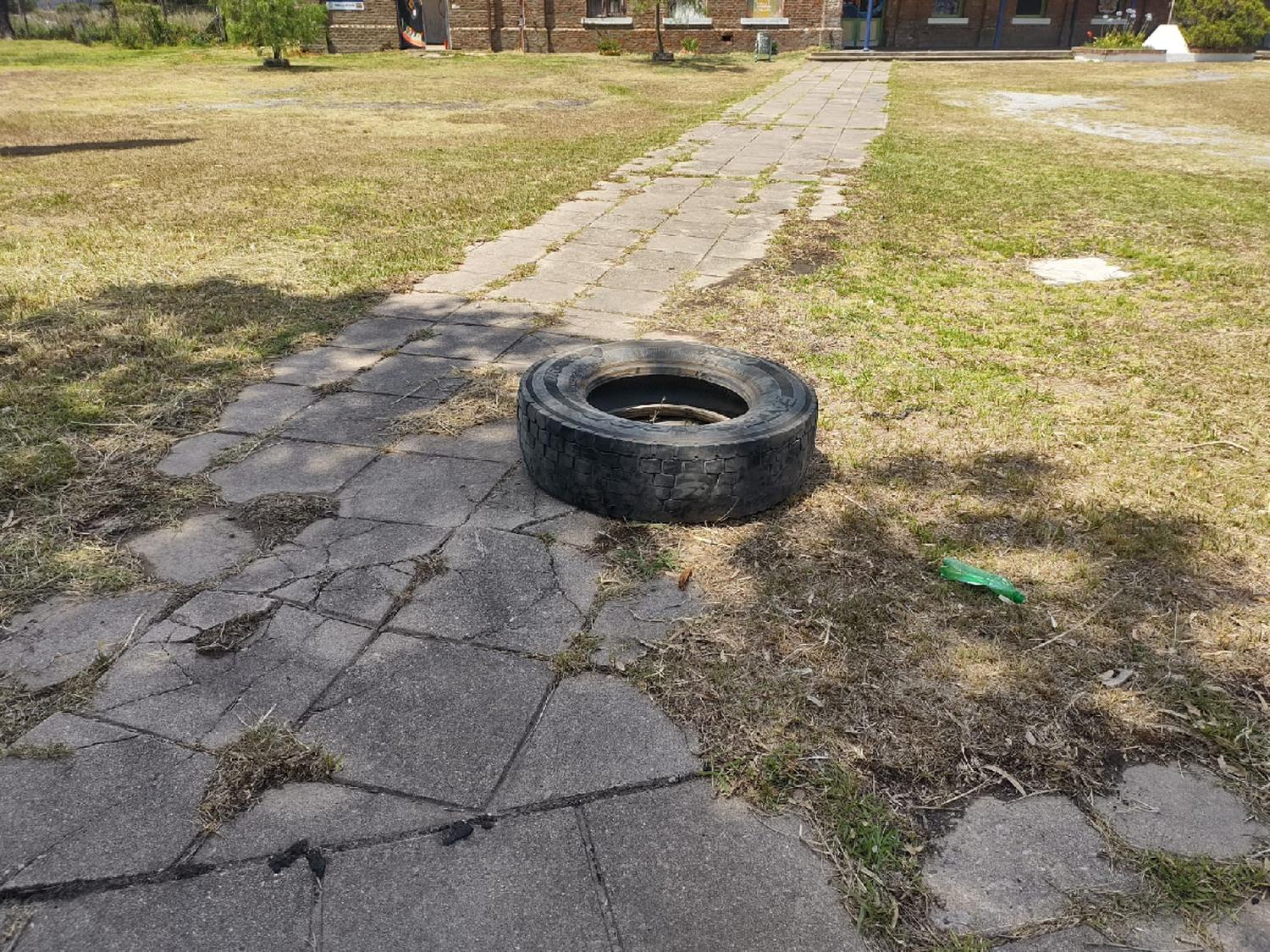 Joven detenido por robar cubierta de un camión