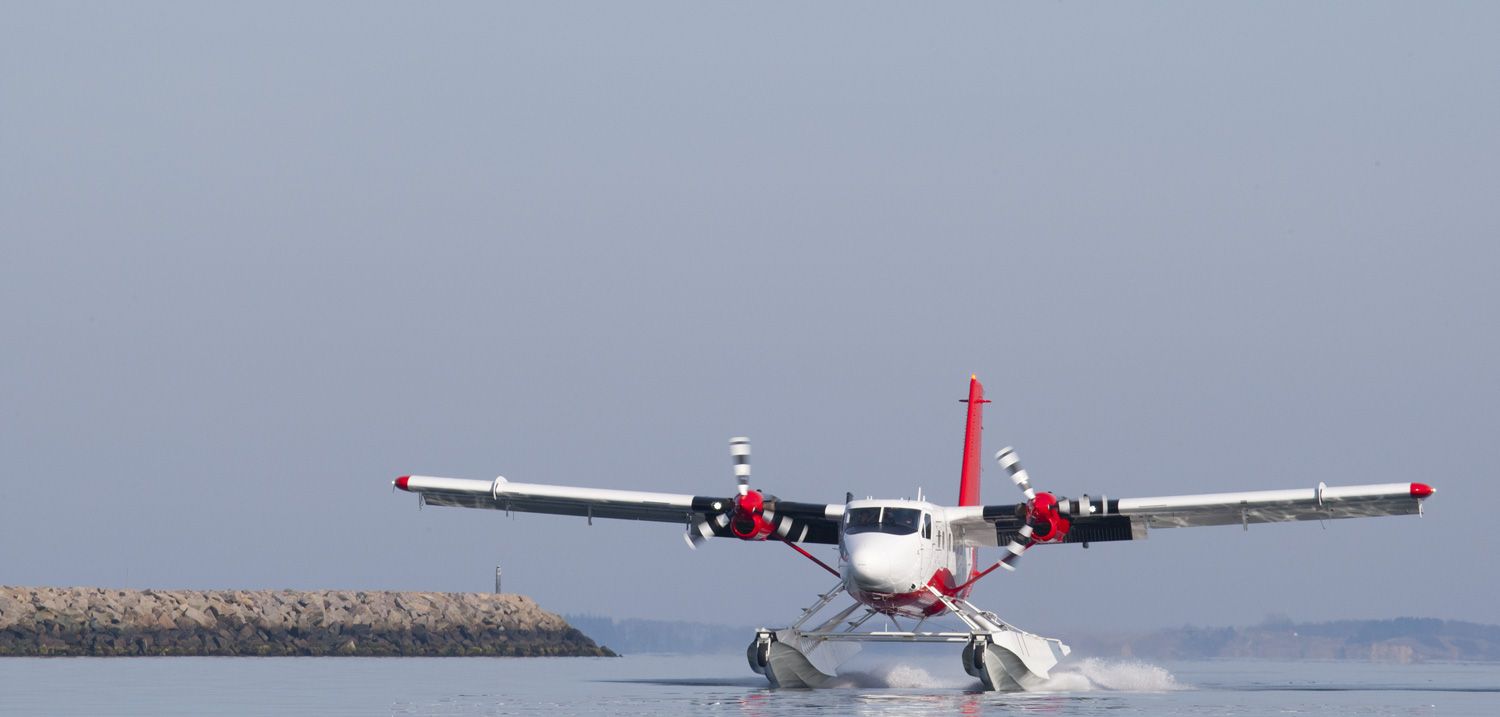 Tras siete décadas, aterrizó por primera vez un hidroavión en el puerto de Tenerife