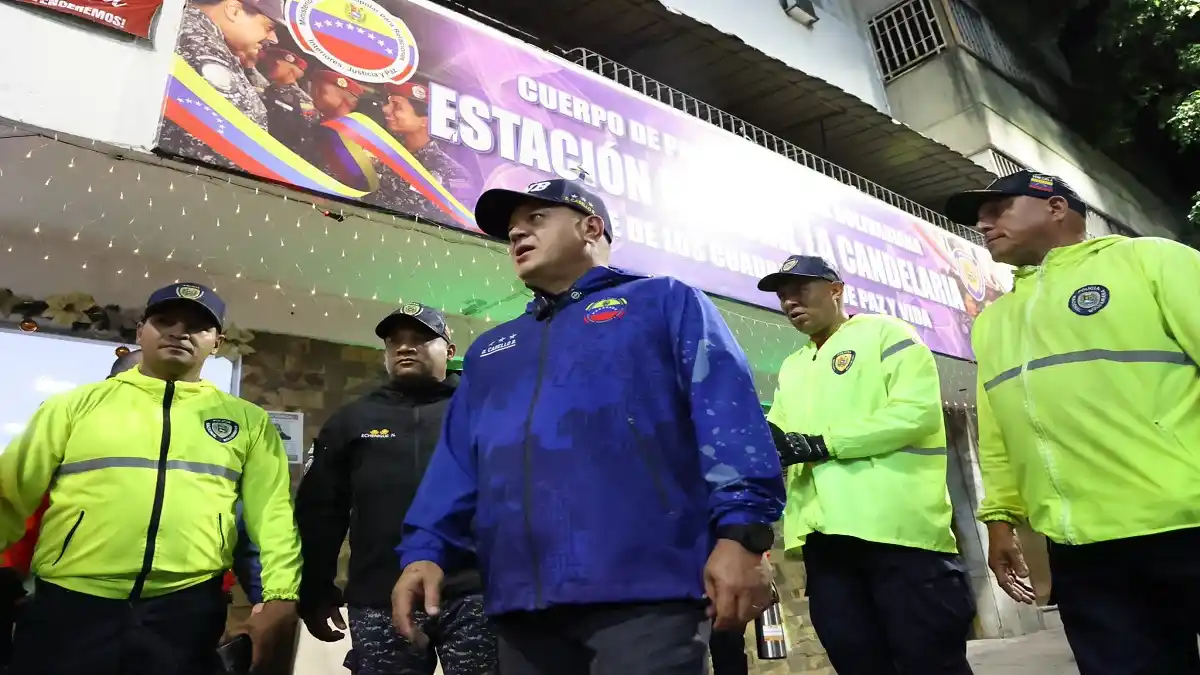 CABELLO RECORRE Caracas de madrugada: supervisa labores de seguridad de ORGANISMOS POLICIALES