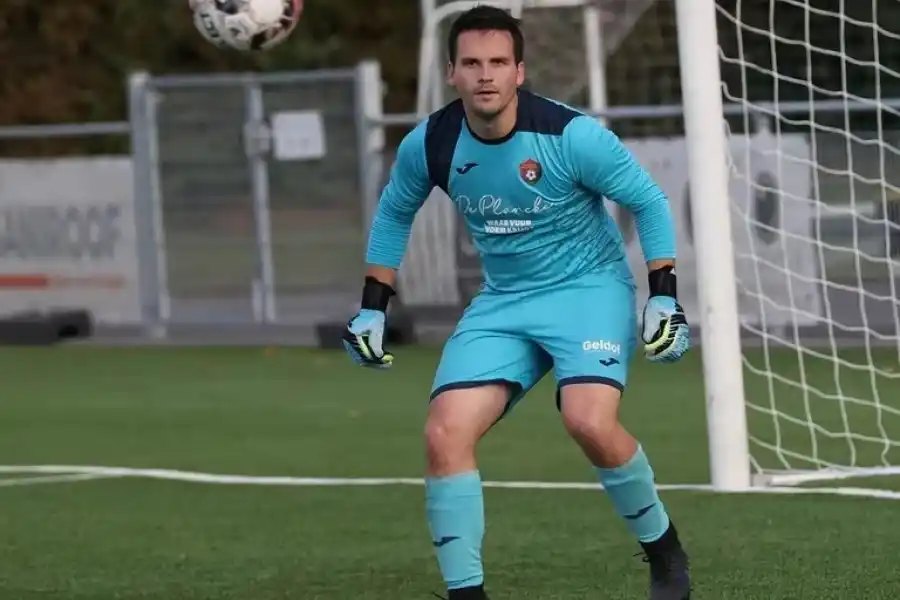 Murió un arquero de 25 años en Bélgica luego de atajar un penal: “Pasamos de la euforia a la tristeza en cuestión de segundos”