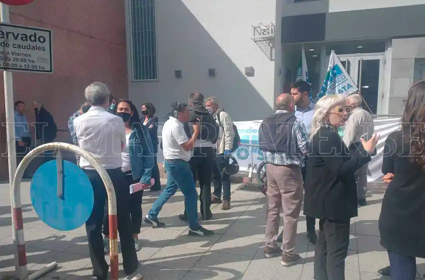 Reclamo de La Bancaria: el Banco Santander "sigue pensando solo en maximizar su ganancia"