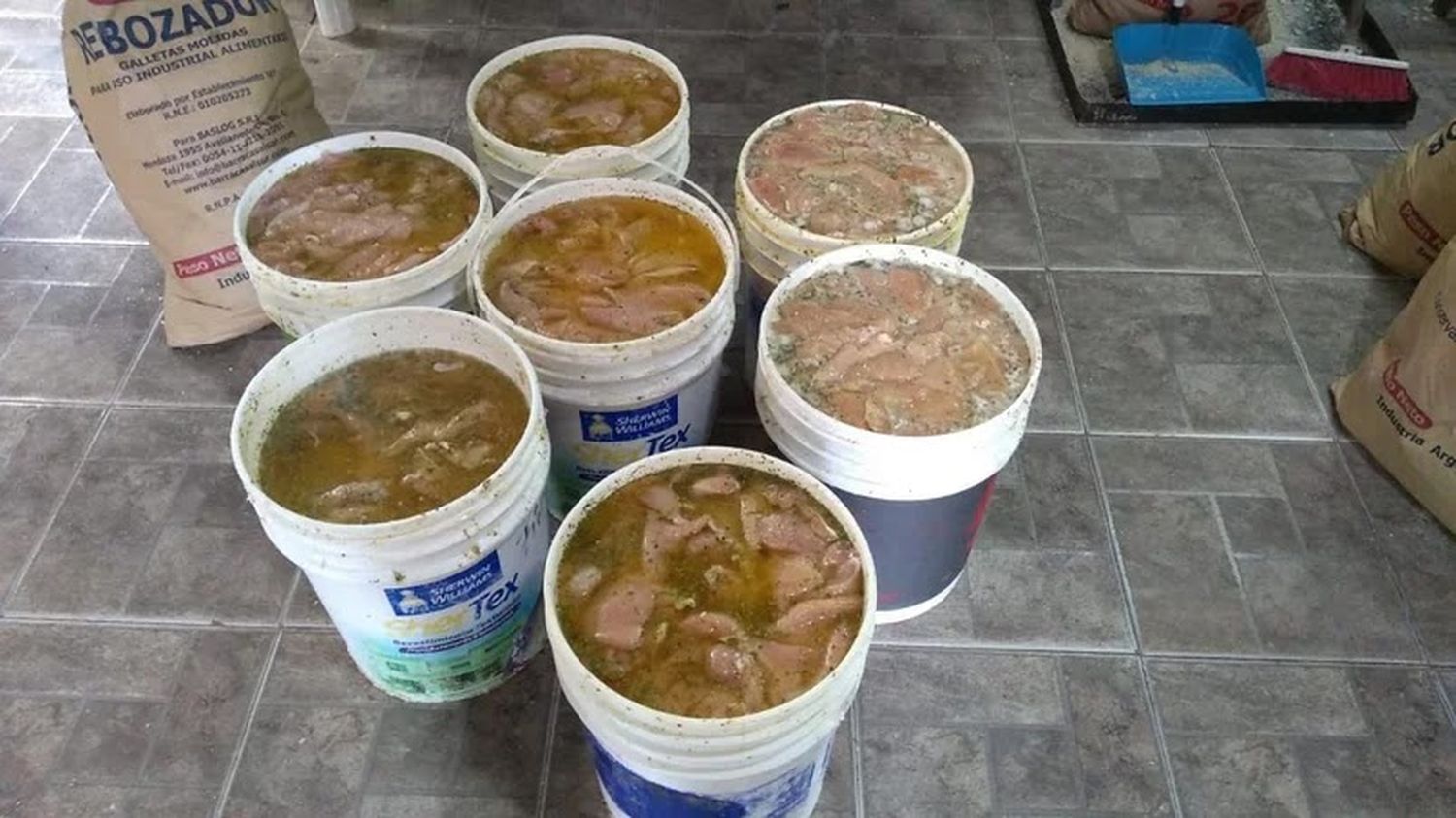 General Pueyrredón: Hacía milanesas de forma ilegal en un garage y le tiraron 200 kilos a la basura 