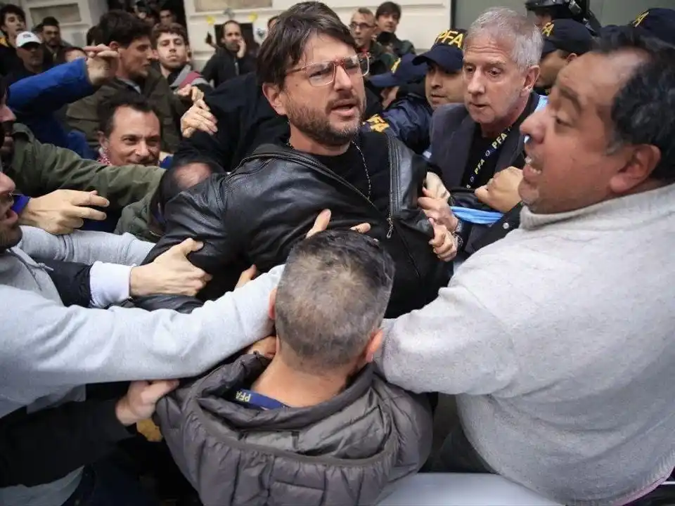Grabois fue detenido tras protestar por el cierre del Instituto Juan Domingo Perón.