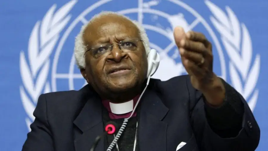 FT TUTU

Desmond Tutu, su lucha pacífica fue reconocida con el Premio Nobel de la Paz en 1984.