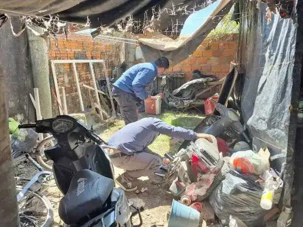 En diferentes allanamientos recuperaron 
motocicletas y tres personas fueron detenidas