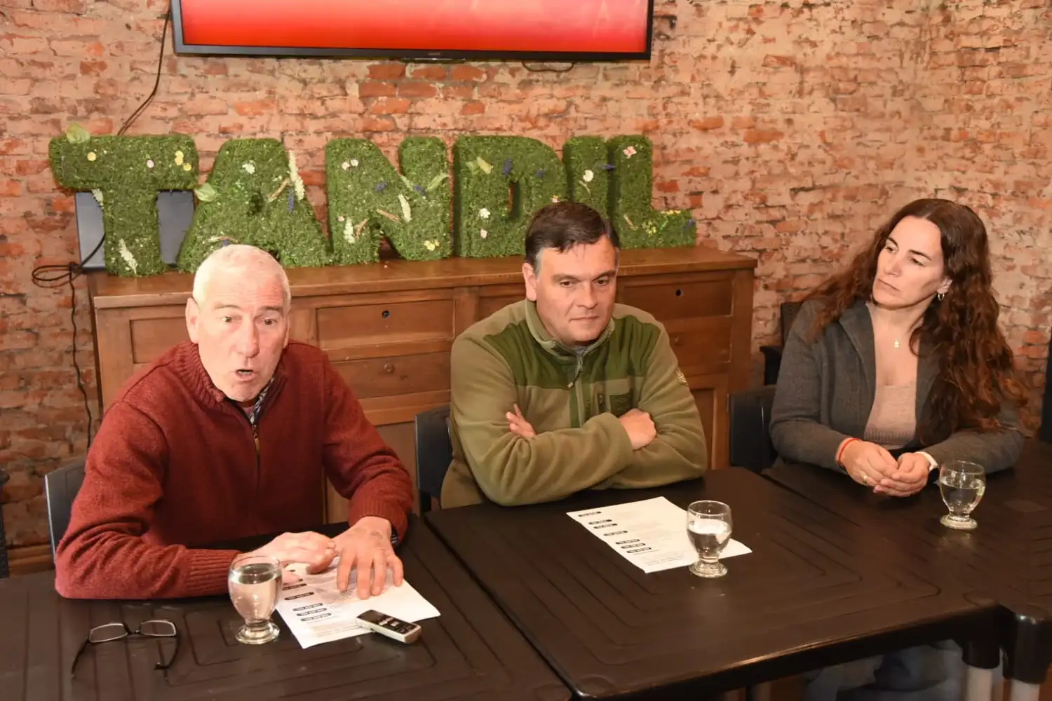 Federico Juana, presidente de Apportan, junto a los directores de Asuntos Agropecuarios, Matías Posse, y Turismo, Carolina Ugarte, en el lanzamiento de las Jornadas Técnicas del Chacinar.