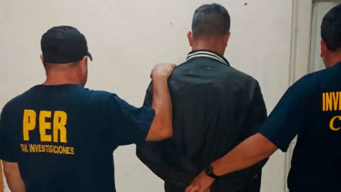 Un sujeto agredió a personal policial luego de cruzar en rojo un semáforo