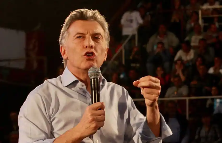 "Hay que comprometerse de pies a cabeza contra el terrorismo"