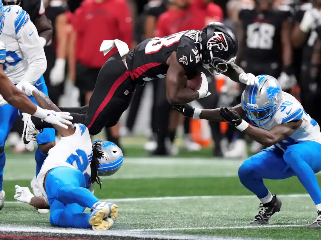 El estudio publicado en PLOS One vincula los impactos en la cabeza en el fútbol americano universitario con alteraciones del microbioma intestinal . Foto: NFL