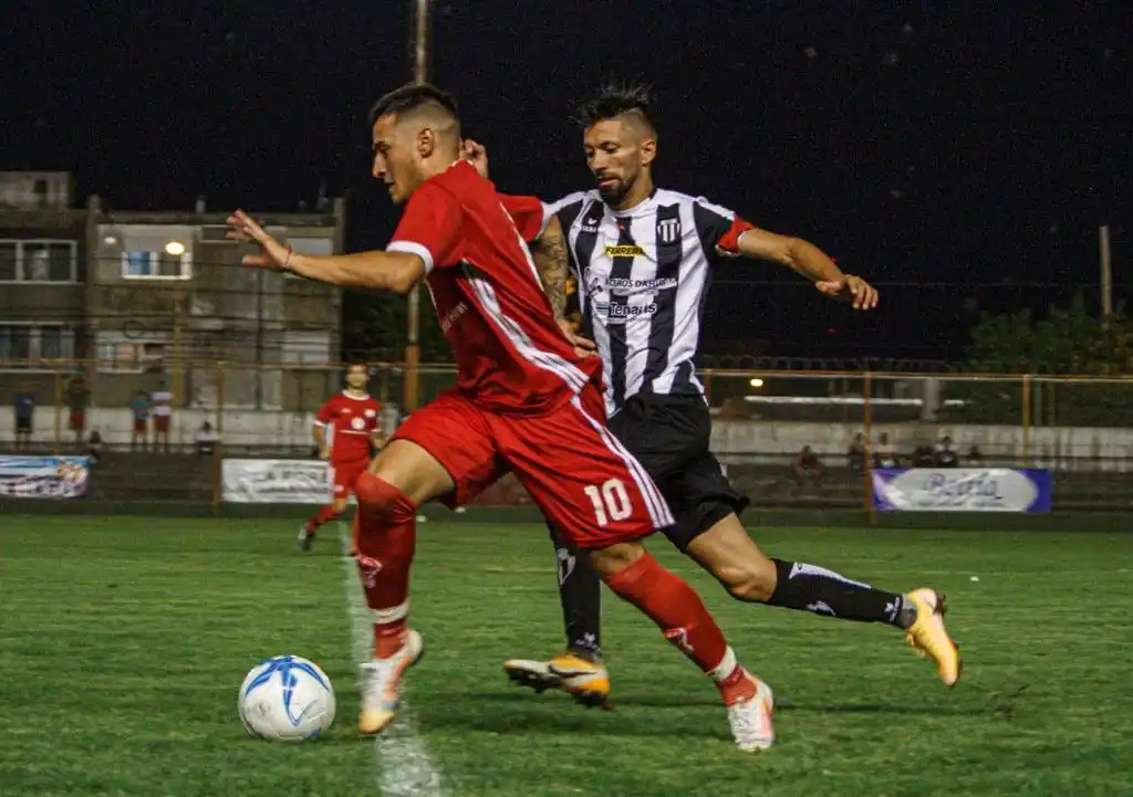 FOTO LA VOZ DEL PUEBLO Huracán y Liniers empataron en Tres Arroyos.