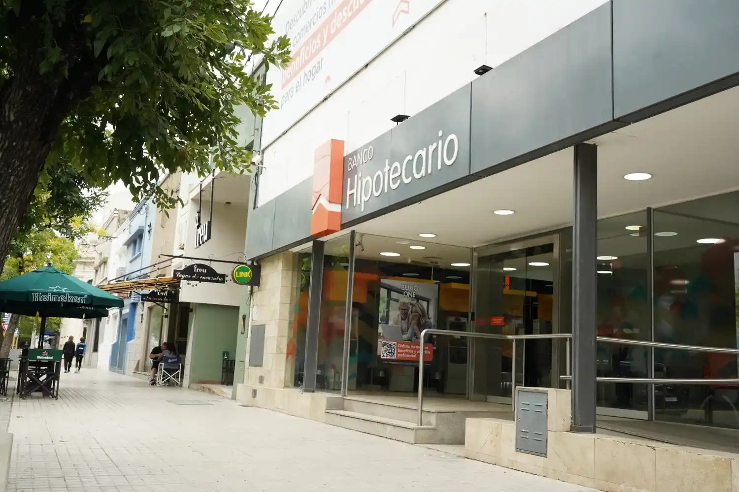 El gremio bancario llevó tranquilidad  por la sucursal del Banco Hipotecario de San Francisco.