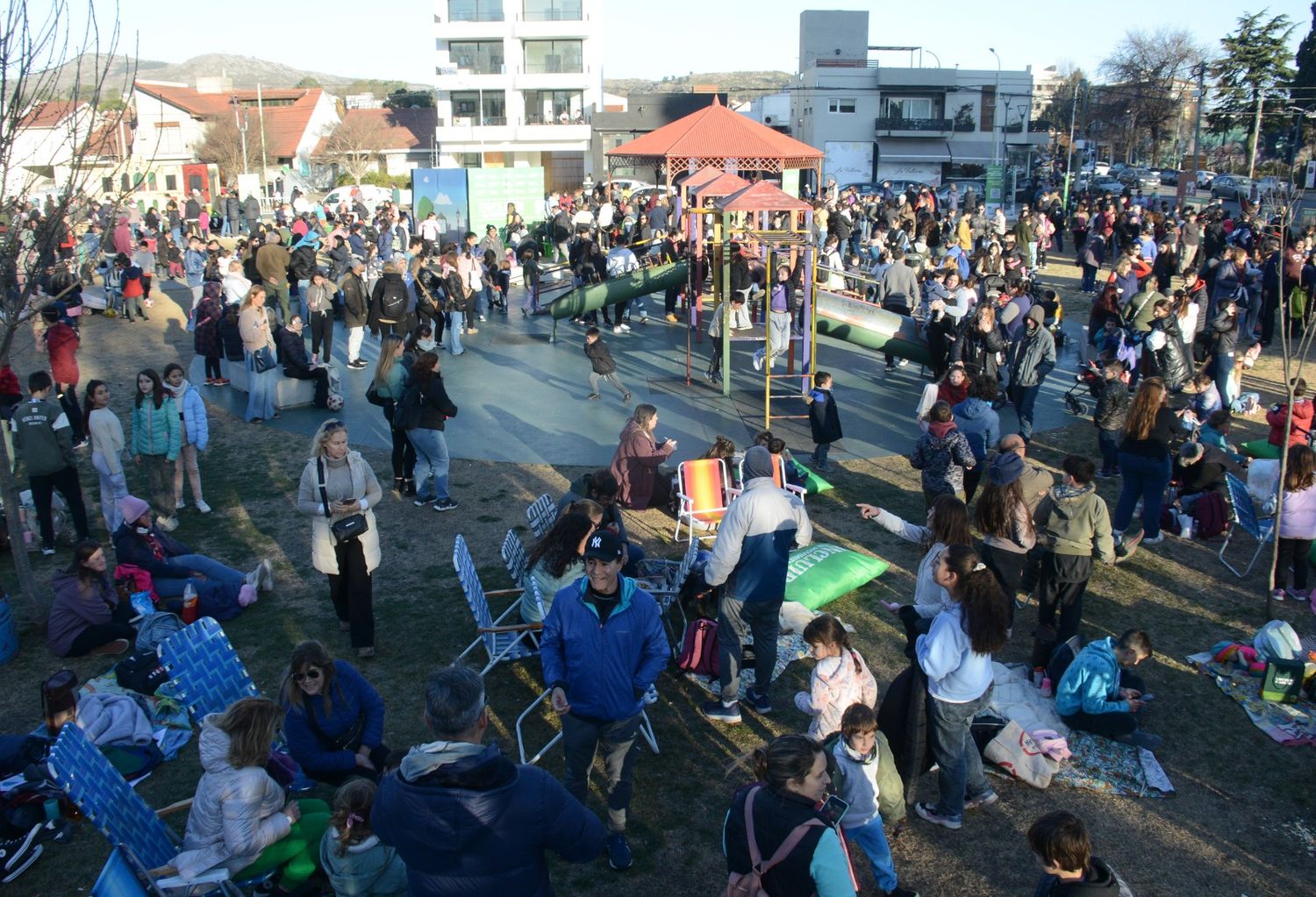 Montaron distintas estaciones con actividades y espectáculos para grandes y chicos, como las que se ofrecían en el colectivo del programa, shows de títeres, juegos o charlas sobre educación financiera.