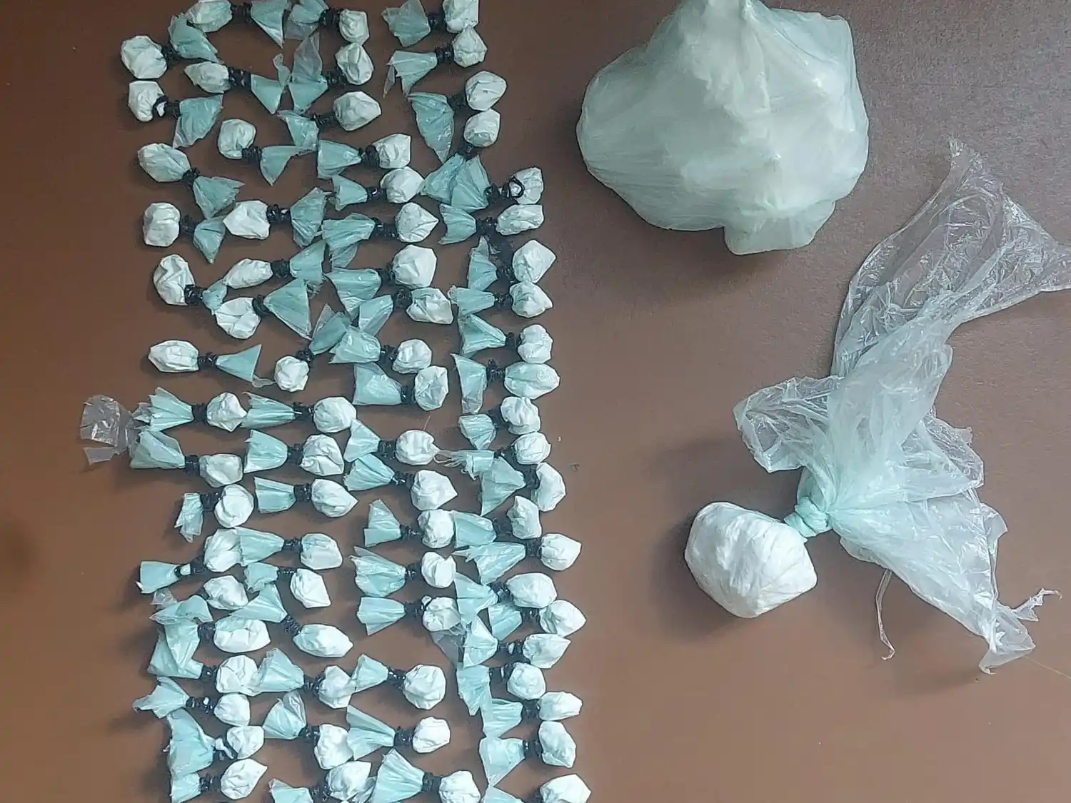 Un hombre cayó detenido con múltiples dosis de cocaína en el centro