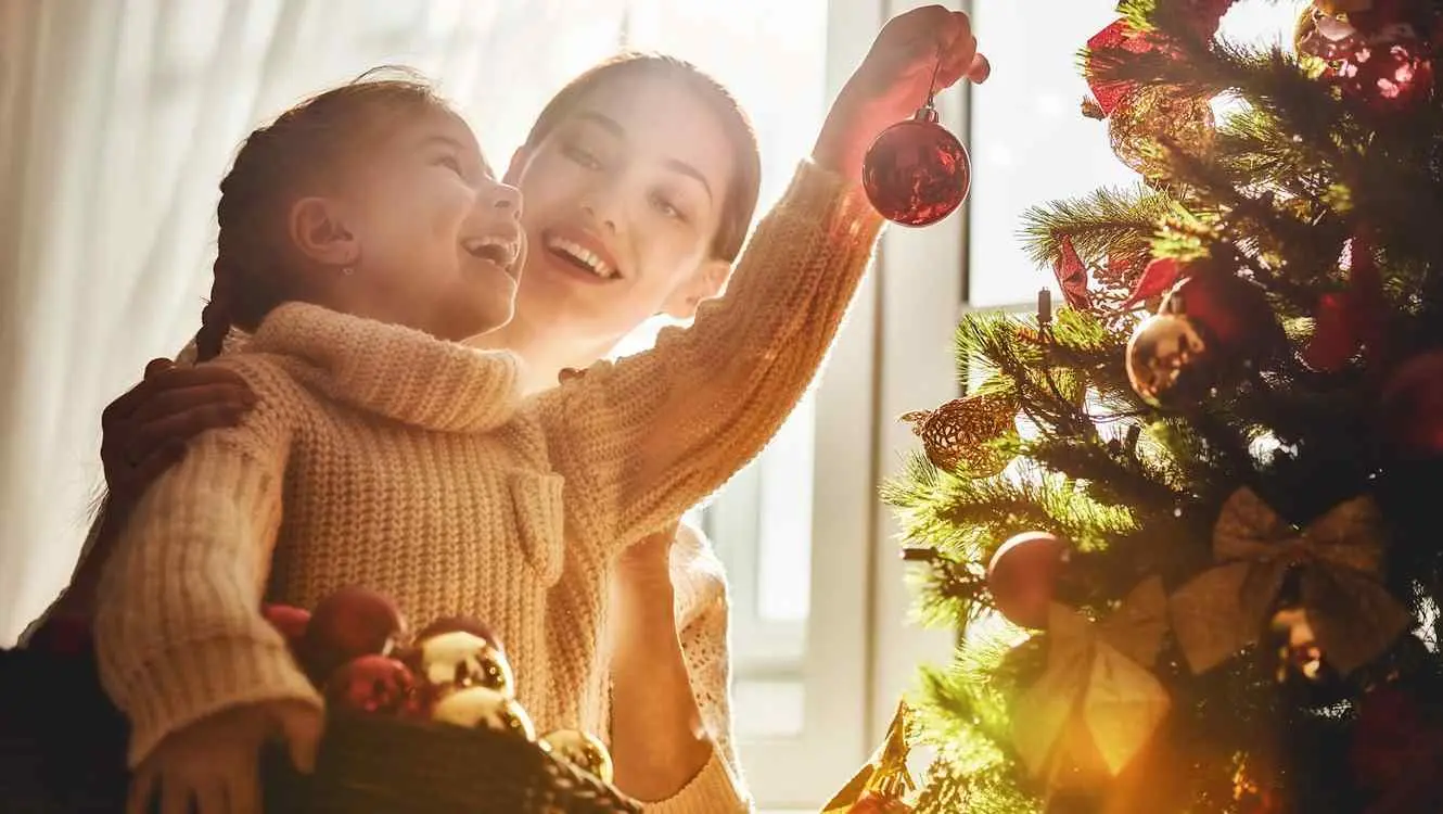 Entre el balance de un año agobiante y el espíritu navideño