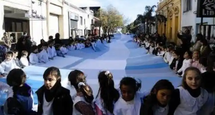 Emotivo acto por el Día de la Bandera