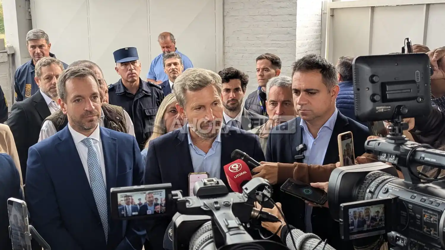Frigerio manifestó que la quema de droga "es una señal clara para los delincuentes: el que las hace las paga"