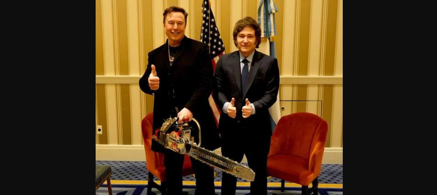 El presidente Milei se reunió con Elon Musk y le regaló una motosierra de lujo